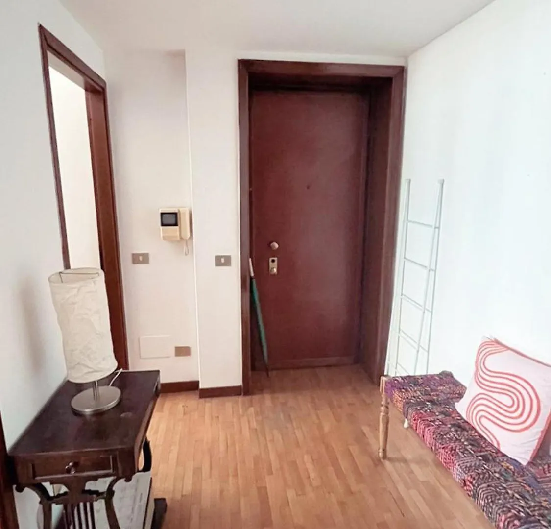 3 Minutes On Foot From Duomo! Big Apartament With 3 Bedrooms And Balcony Mediolan